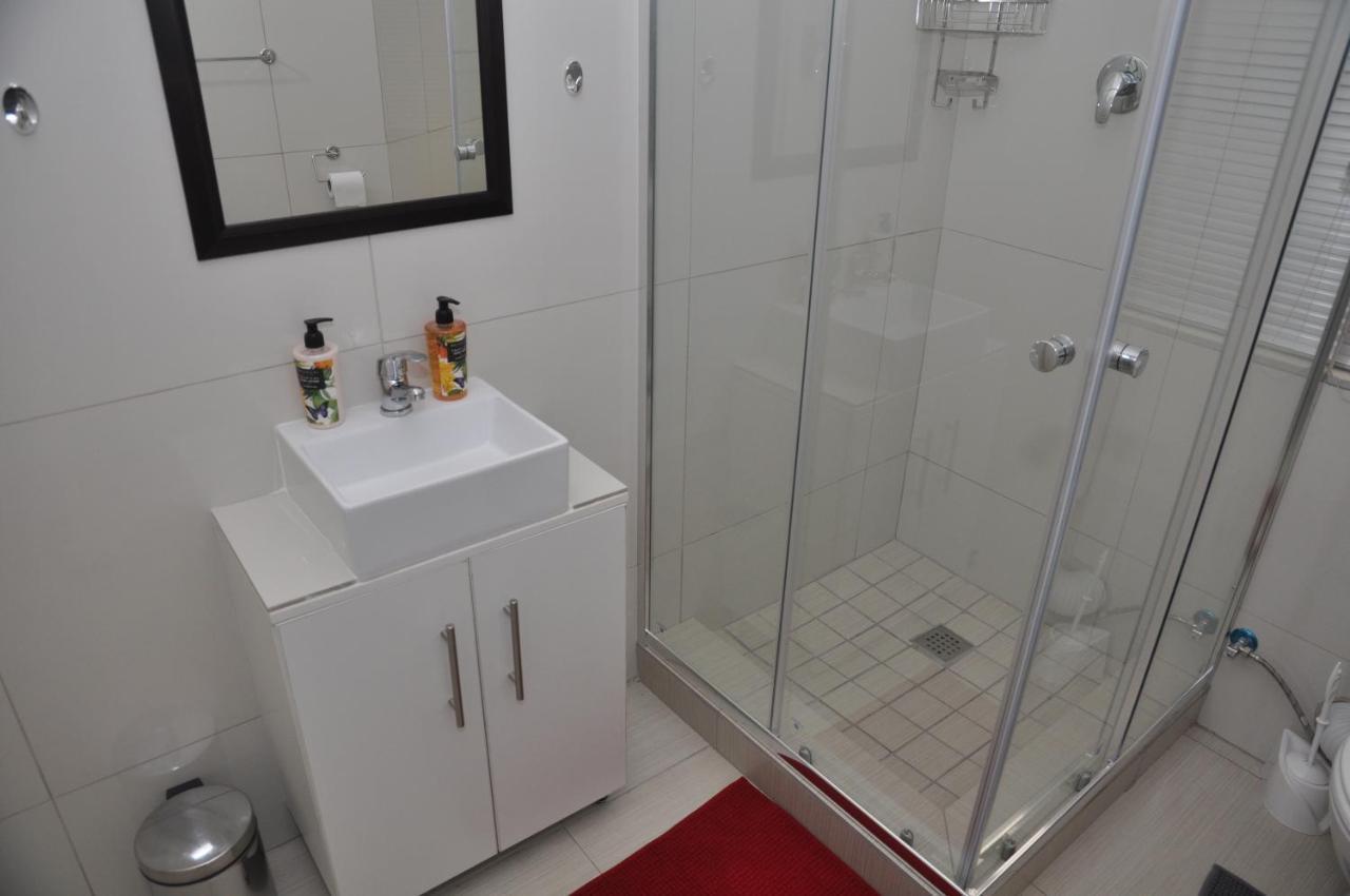 Surrey B&B Cape Town Bagian luar foto